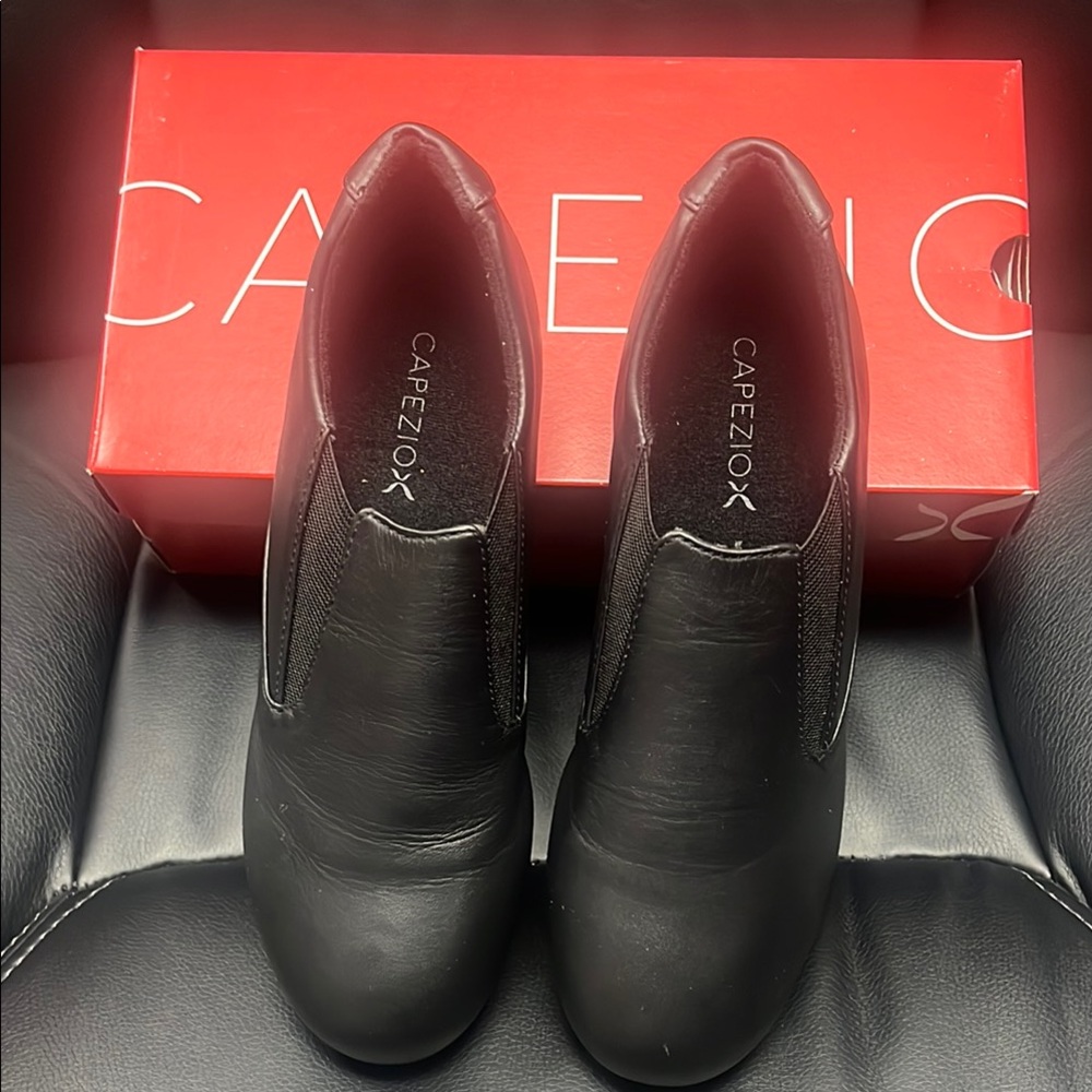 Capezio Women's Black Leather Slip On Tap Shoe Riff